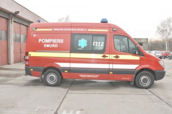 Băut la volan, a intrat într-o ambulanţă SMURD